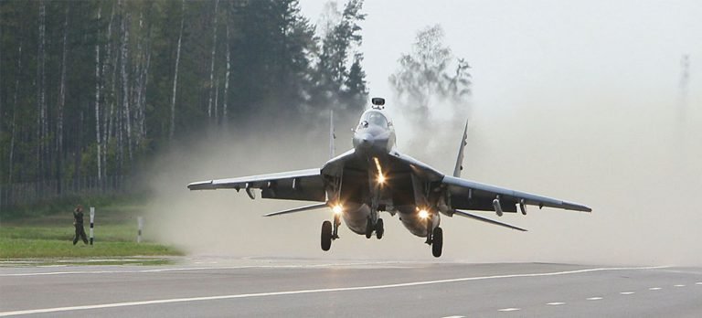 Rusya’da savaş uçağı düştü