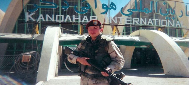 Taliban Kandahar Havaalanı’nı vurdu