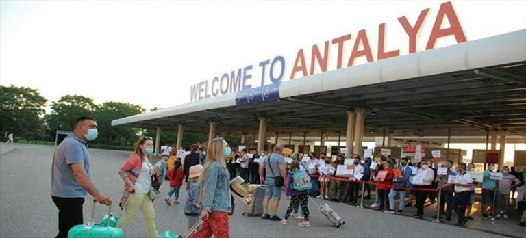 Antalya’ya gelen turist sayısı 6 milyonu geçti