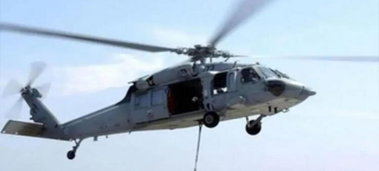 ABD donanmasına ait helikopter denize düştü!