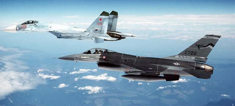 Rus savaş uçakları, ABD bombardıman uçaklarına refakat etti