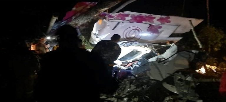 Rusya’da 16 kişiyi taşıyan uçak sert iniş yaptı