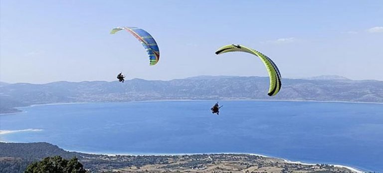 Salda Kayak Merkezi’nden paraşütle izinsiz atlayış yasaklandı