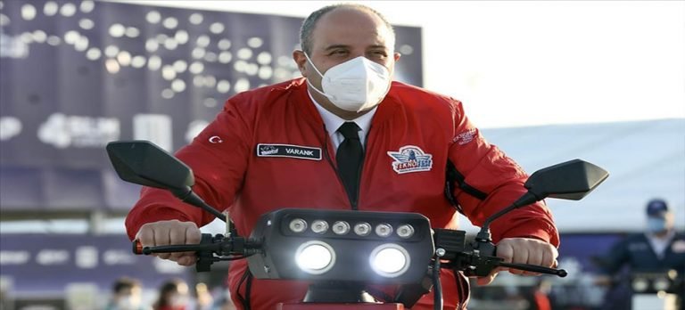 Bakan Varank, TEKNOFEST’te TÜBİTAK standını ziyaret etti