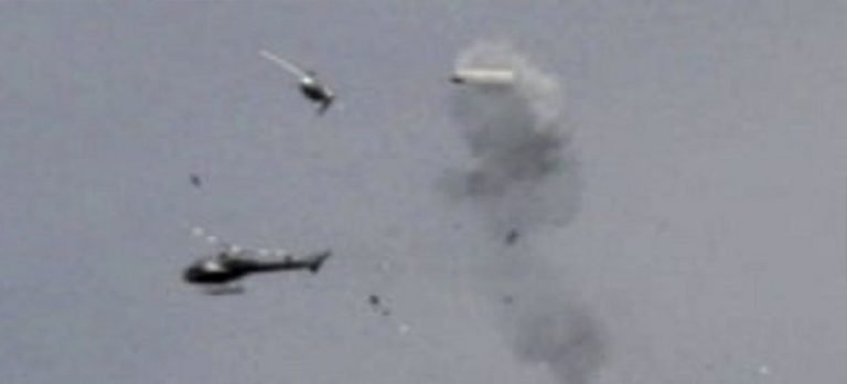 Uçak ve helikopter havada çarpıştı: 2 ölü