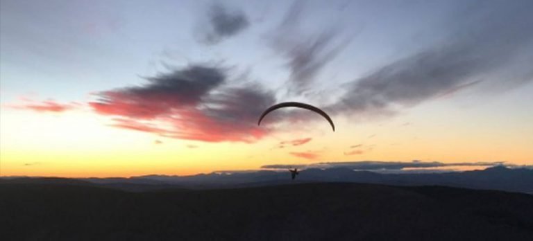 Bayburt semalarında uçan yamaç paraşütçüleri drone ile görüntülendi