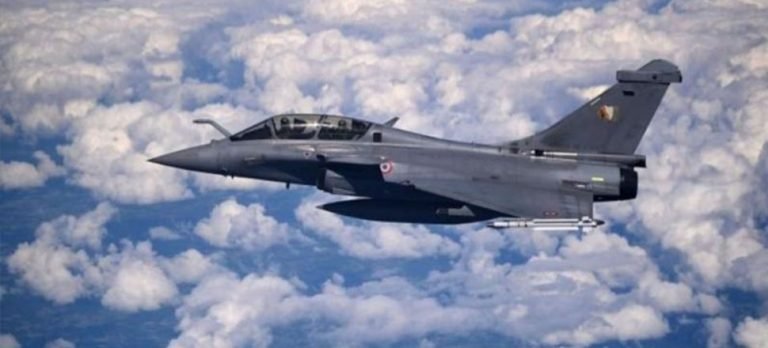 Cezayir Fransa’ya hava sahasını kapattı
