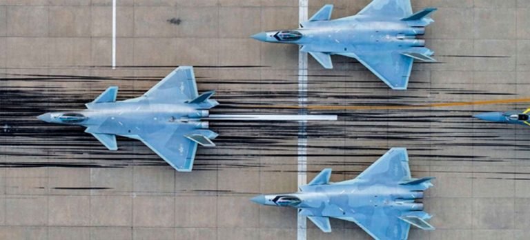 Çin, dünyanın ilk çift koltuklu savaş uçağını geliştirdi!