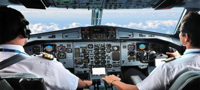 Otele eskort çağıran pilot kovuldu!