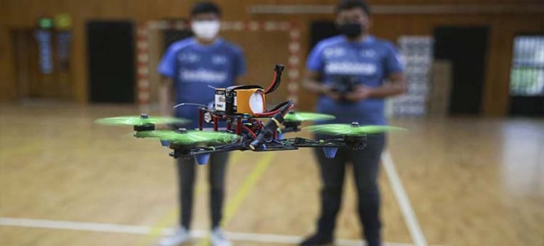 TEKNOFEST’te yarışan meslek lisesi öğrencileri İHA geliştirmek için iddialı