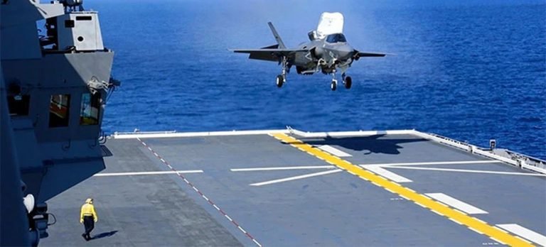 F-35 destroyere iniş yaptı