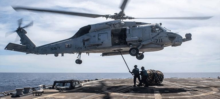 Avustralya Seahawk helikopteri Filipin Denizi’ne zorunlu iniş yaptı