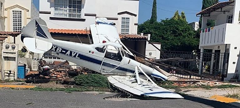 Meksika’da uçak düştü: 1 yaralı
