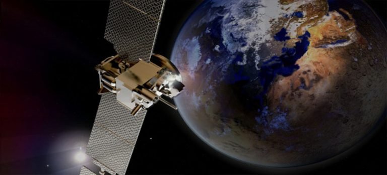 Uzayda İki ülkenin uzay aracı karşı karşıya geldi