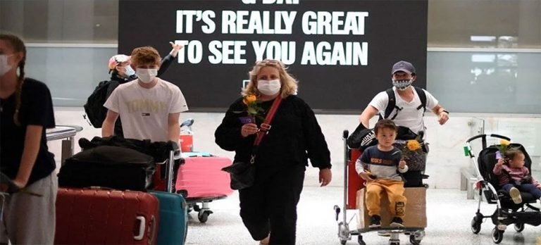 Avustralya’ya 20 ay sonra ilk uçak indi: