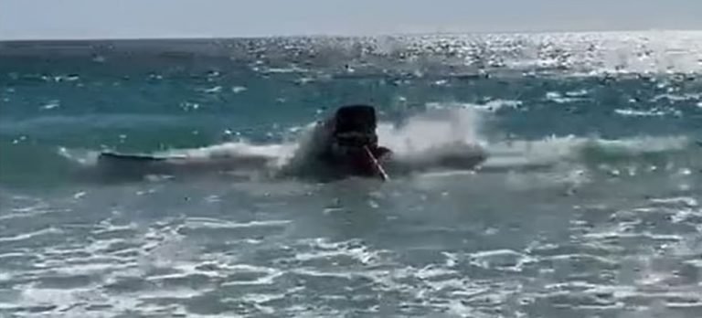 Avustralya’da denize uçak düştü