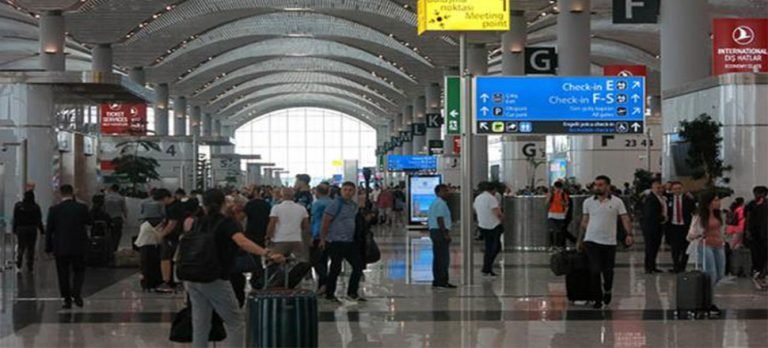 İstanbul Havalimanı’nda gümrüklü sahaya giren kişi, 65 kilo altınla yakalandı