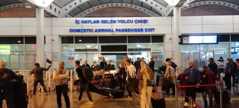 İstanbul’dan kalkan uçak Antalya’ya 6 saatte inebildi