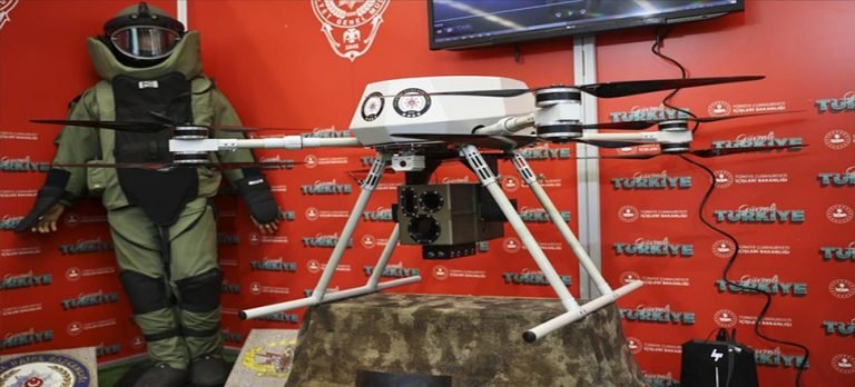Dünyanın ilk lazer silahlı dronu ‘Eren’ testlerdeki başarılı atışlarıyla göz dolduruyor