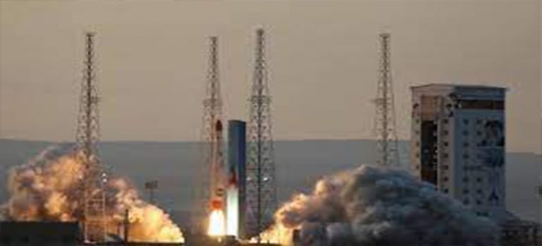 İran, Simurg uydu taşıyıcı roketini uzaya fırlattı