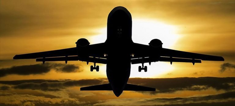 Yemen’deki Atak Havalimanı’na 6 yıl sonra ilk uçak indi