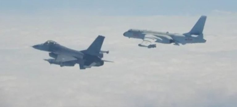 Çin 39 uçak birden kaldırdı!