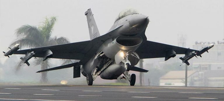 F-16 Viper denize çakıldı!