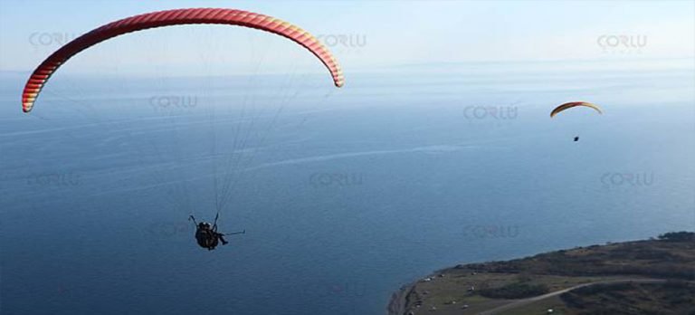 Uçmakdere’de 2021’de 10 bine yakın yamaç paraşütü uçuşu yapıldı