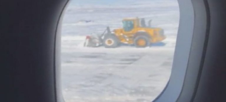 Yolcu uçağı kara saplandı, uçuş 2,5 saat sonra gerçekleşti