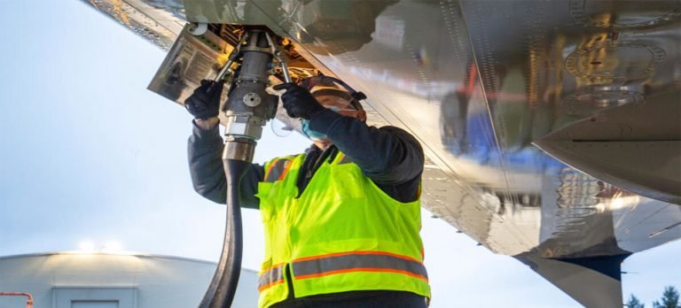Boeing, ticari operasyonları için 2 milyon galon sürdürülebilir uçak yakıtı satın alıyor