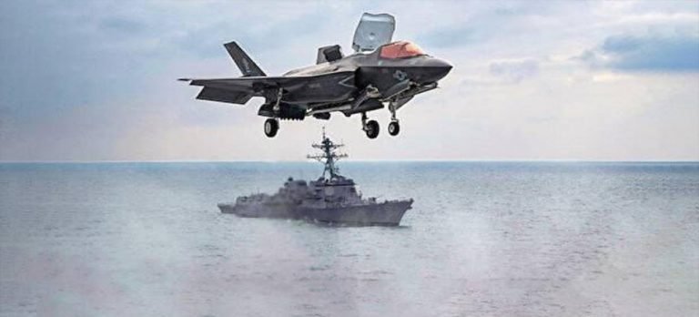 ABD, düşen F-35 uçağını denizden çıkarmaya çalışıyor