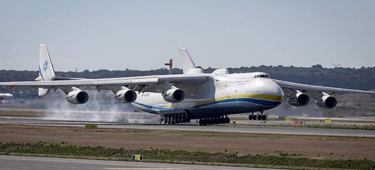 Ukrayna’da dünyanın en büyük kargo uçağı bombalandı