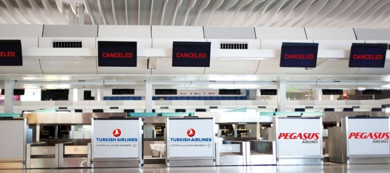 Kar yağışı nedeniyle havayolu şirketleri bir çok seferini iptal etti