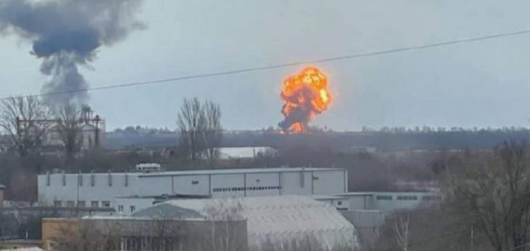 Rusya, Ukrayna’daki Askeri Havaalanını Vurdu: 2 Ölü