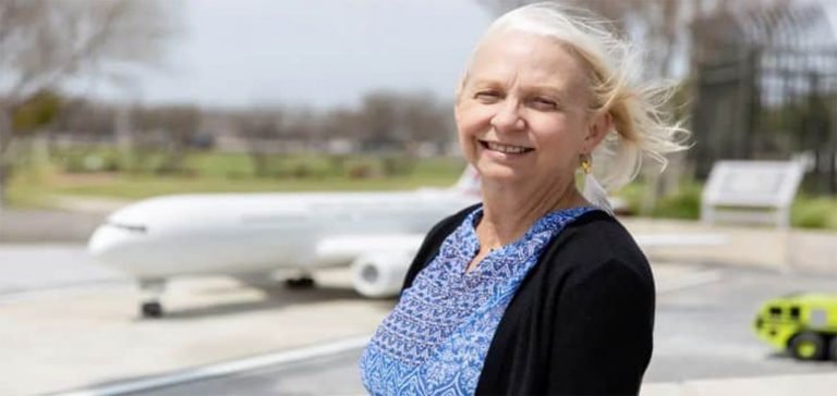 60’ından sonra uçuş görevlisi oldu