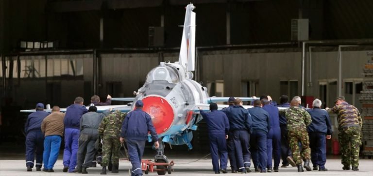 Romanya, F-16 alımını hızlandırmak için askeri MiG-21 uçuşlarını askıya aldı