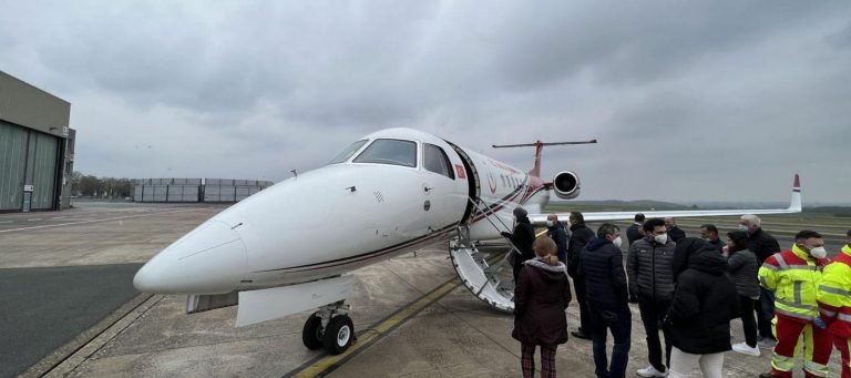 Almanya’da 3 hasta ambulans uçakla Türkiye’ye nakledildi