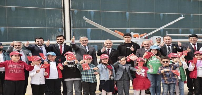 Çocuklar TUSAŞ’ta uçma heyecanı yaşadı