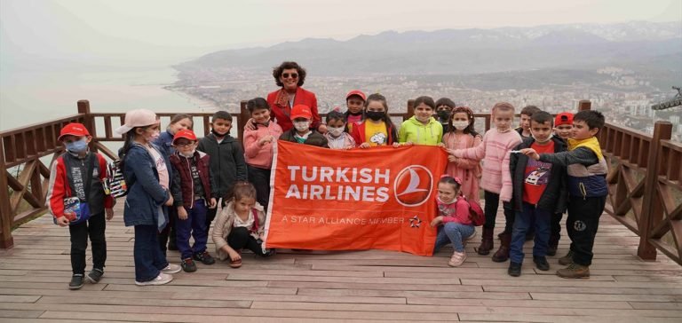 THY’den çocuklara 23 Nisan hediyesi: İlk kez uçağa bindiler