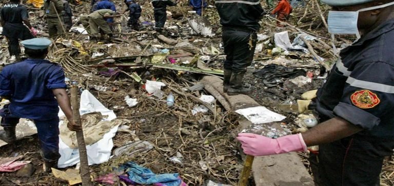 Kamerun’da dün düşen uçaktaki 11 kişinin cansız bedenine ulaşıldı