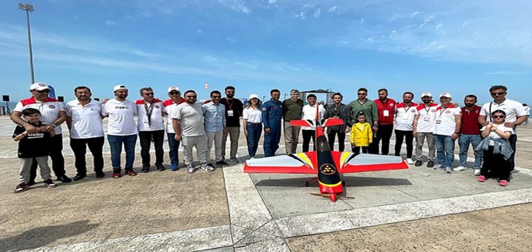 TEKNOFEST’in yapılacağı Samsun’da model uçaklarla gösteri sunuldu