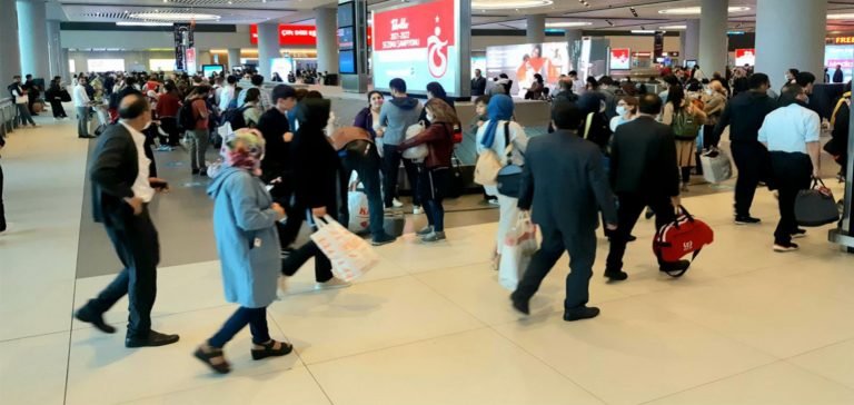 İstanbul Havalimanı’nda tatilcilerin dönüş yoğunluğu