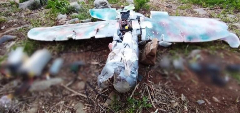 Patlayıcı yüklü maket uçak vurularak düşürüldü