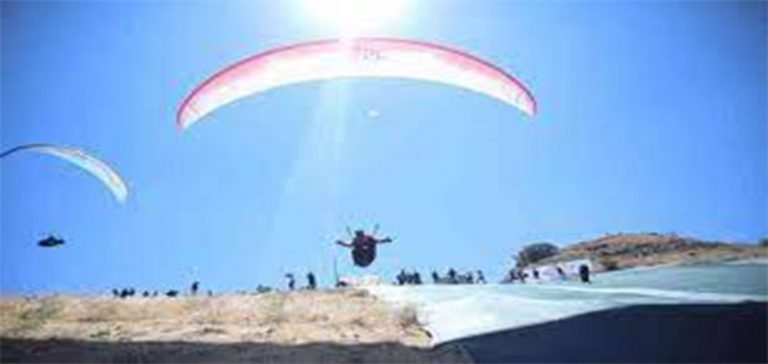 Paraşüt Şampiyonası’na ‘olumsuz hava’ engeli