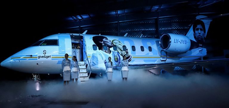 Maradona özel uçakla anıldı