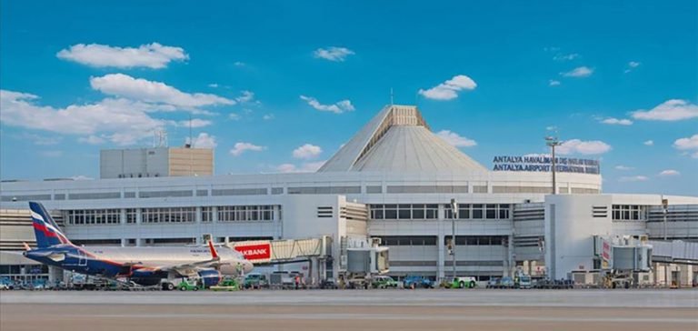 Antalya Havalimanı’nda uçuş rekoru kırıldı