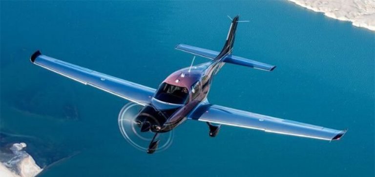 Hollanda’da uçak düştü