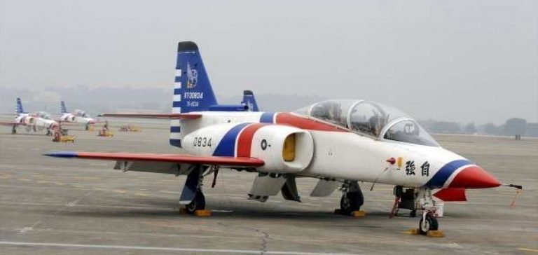 Tayvan ordusuna ait eğitim uçağı düştü