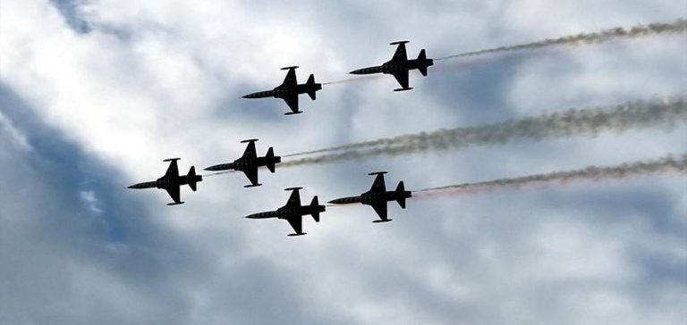 Türk Yıldızları’ndan Amasya’da nefes kesen gösteri