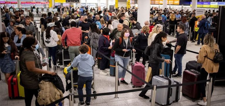 Londra Gatwick Havalimanı Yeterli çalışan olmadığı için yazın uçuş sayısı azaltılacak